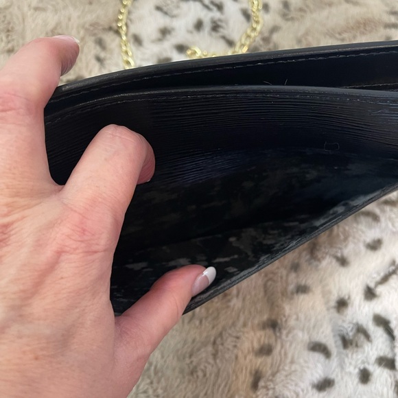 LOUIS VUITTON BLACK EPI LEATHER CLUTCH CONVERSION TO CROSS BODY BAG - Picture 6 of 17